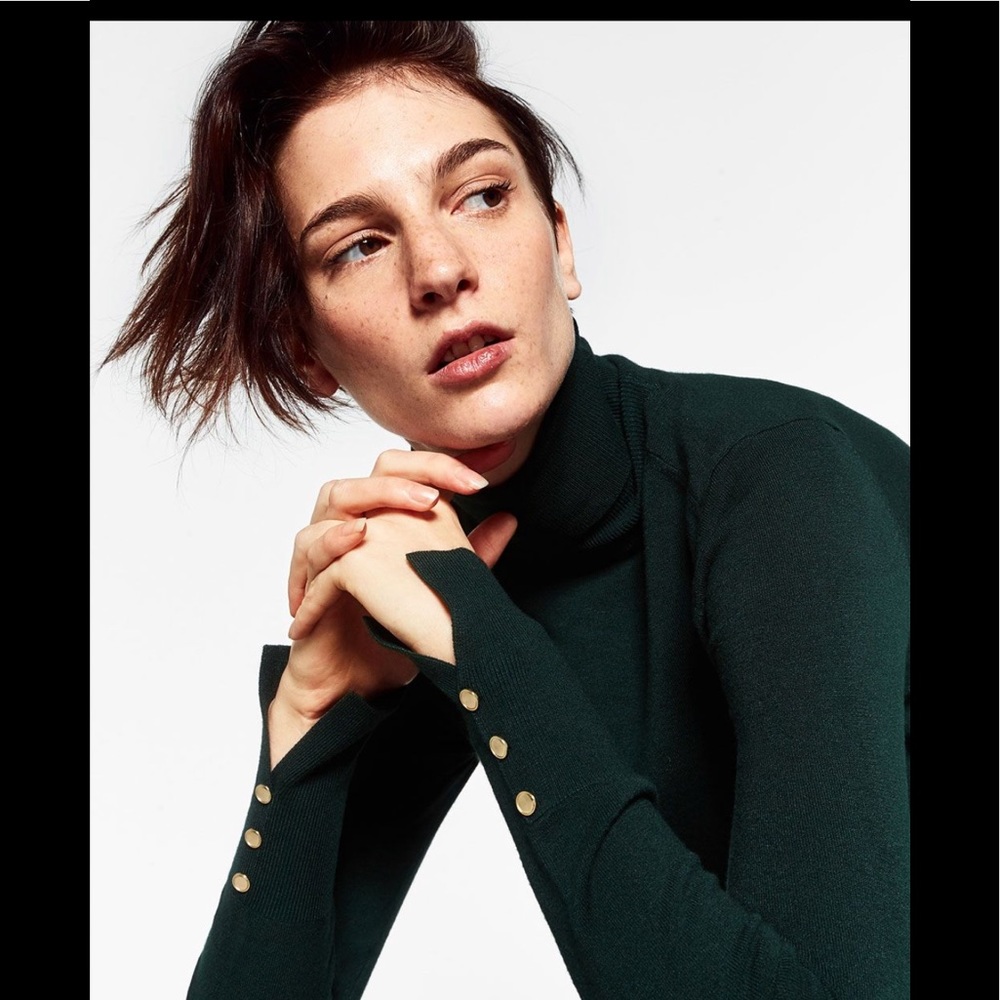 Dark green turtle neck perfect